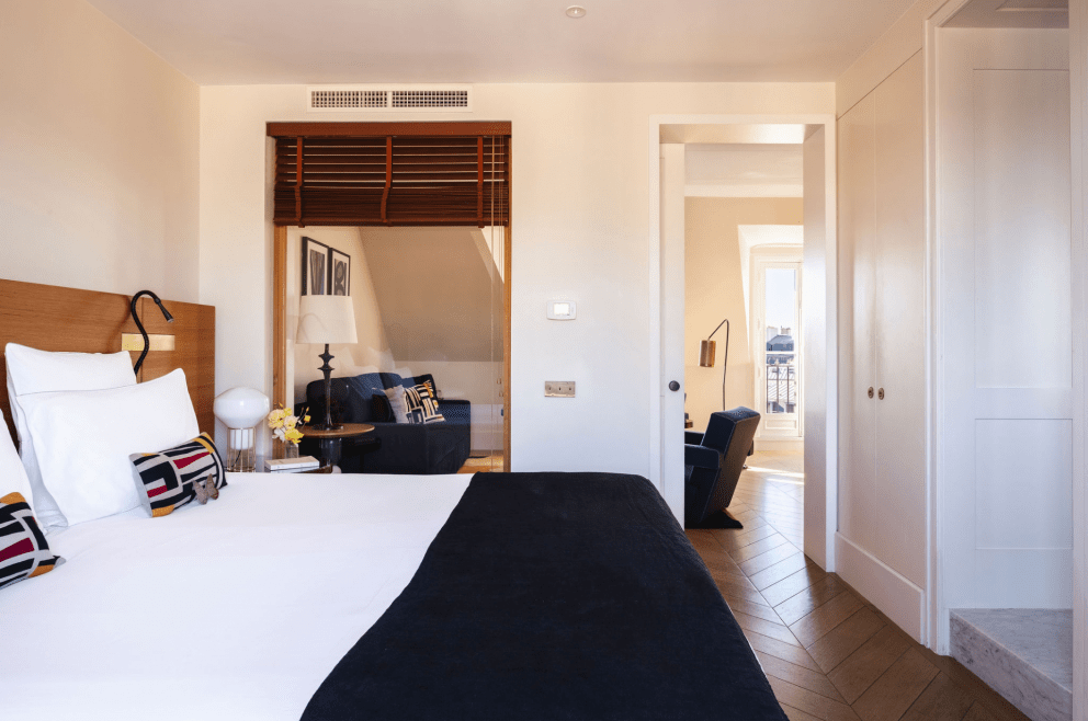 Vue depuis l'espace chambre de la Suite Montalembert 81